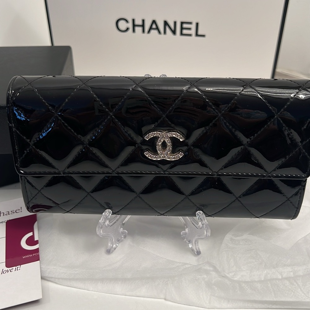 CHANEL BLACK PATENT LONG WALLET With authenticity card - Picture 4 of 11